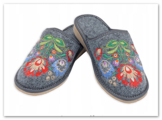 Folk women's slippers from felt, warm embroidered slippers, Polish folk embroidery, women's home shoes, gift for mother, grandmother