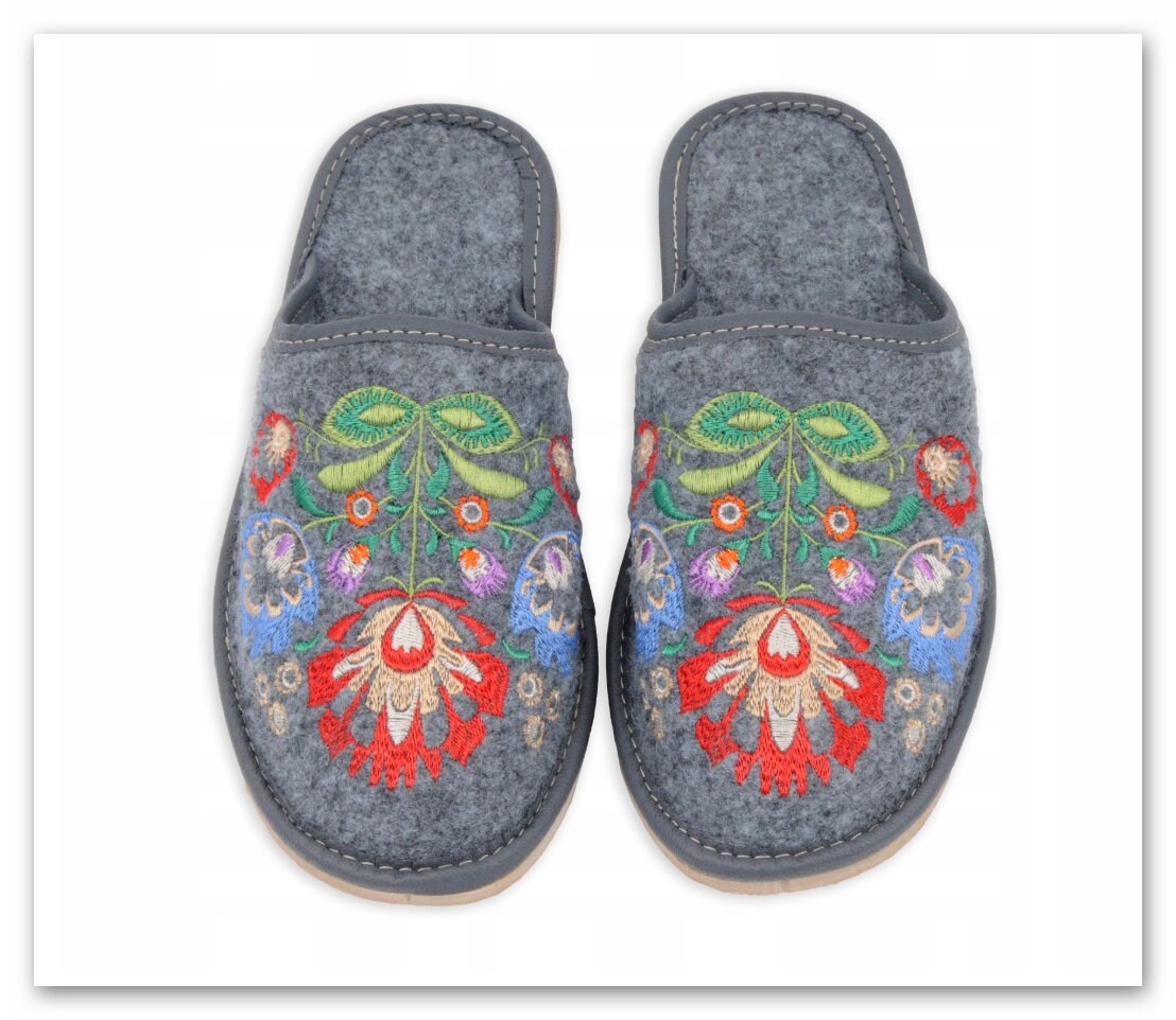 Folk women's slippers from felt, warm embroidered slippers, Polish folk embroidery, women's home shoes, gift for mother, grandmother