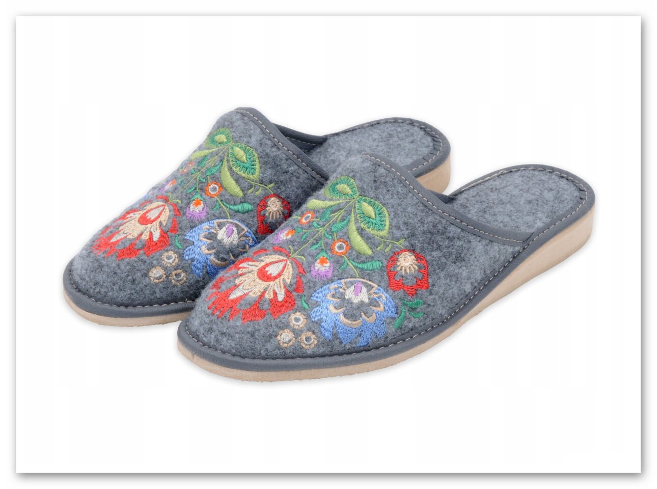 Folk women's slippers from felt, warm embroidered slippers, Polish folk embroidery, women's home shoes, gift for mother, grandmother